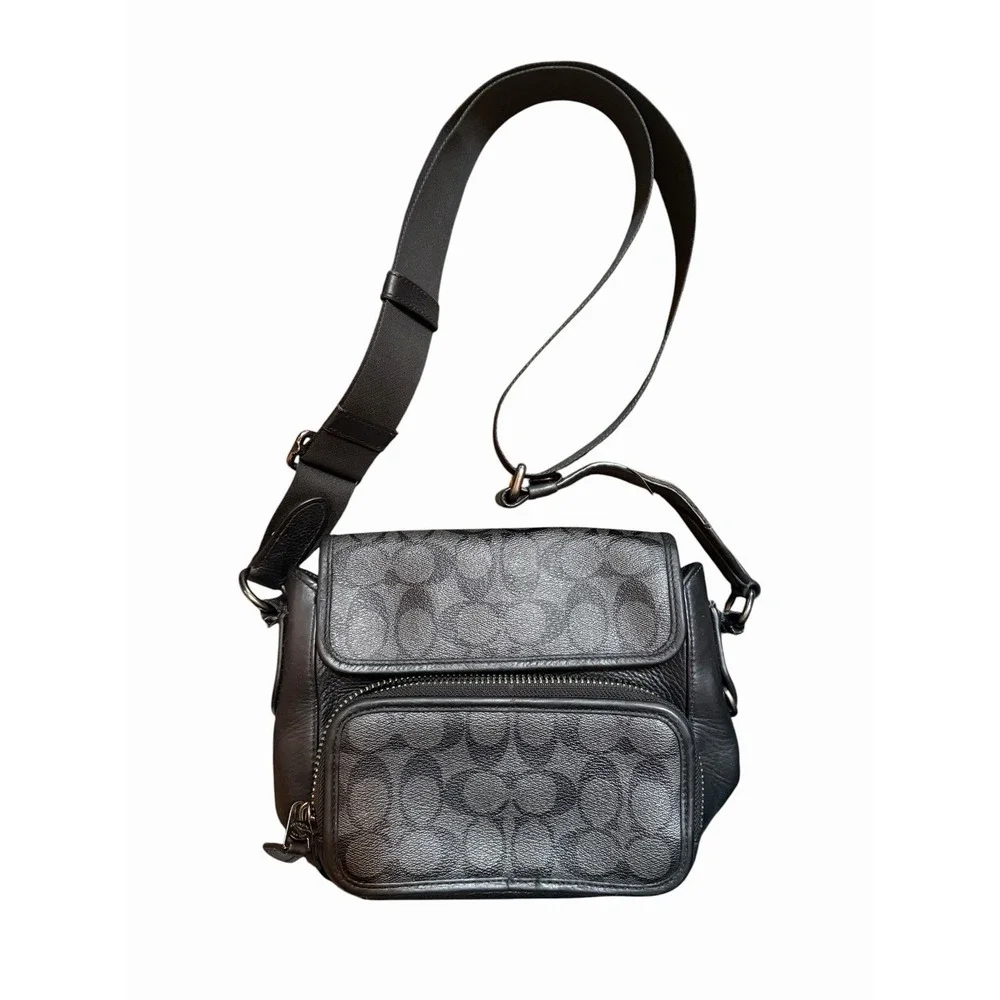 Coach Sullivan Flap Cross. Black